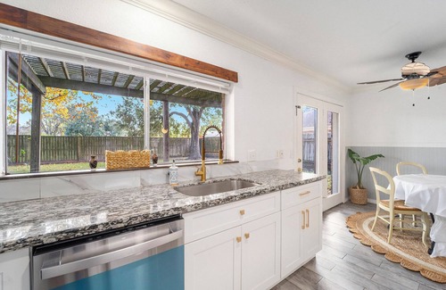 Barker House | City Center 3b2b Fenced Backyard One Story Home 77041