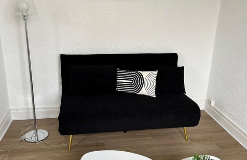 Nevers Apartment | City center and park view