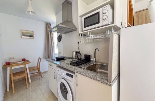 Corralejo Apartment | City Center Coastal Studio, Ocean View, Pool, WiFi