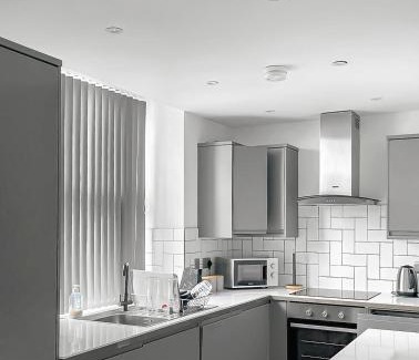 Hull Old Town Apartment | City Centre 2 Bedroom Flat Ideal For Contractors, Families By Hush Haven Homes Short Lets and Serviced Accommodation