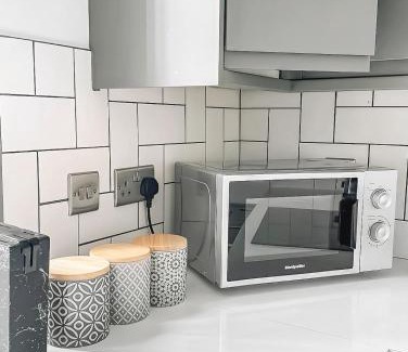 Hull Old Town Apartment | City Centre 2 Bedroom Flat Ideal For Contractors, Families By Hush Haven Homes Short Lets and Serviced Accommodation