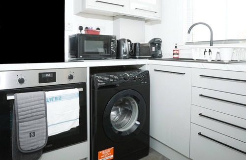 Swindon Apartment | City Centre, Great Discounts For Monthly Stays