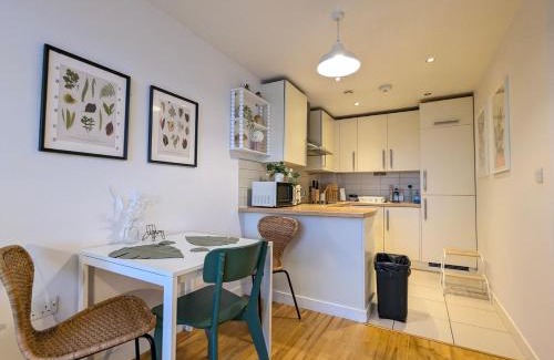 St George's Quarter Apartment | City Centre Morden 1-bedroom Apt Near Dock