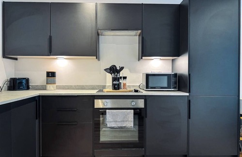 RopeWalks Apartment | City Centre Spacious Liverpool Flat | Sleeps 6