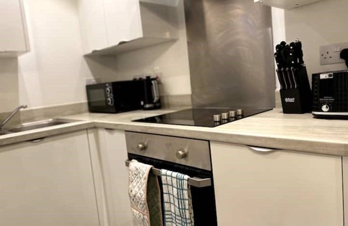 Swindon Apartment | City Centred 2 Bed Flat- Sherpa Homes