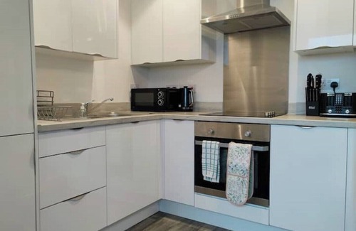 Swindon Apartment | City Centred 2 Bed Flat- Sherpa Homes