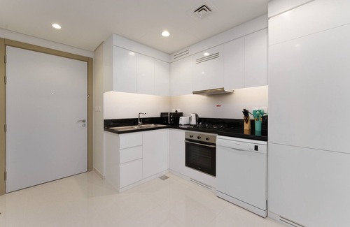 Sheikh Zayed Road Apartment | City Chic Retreat in Dubai’s Prime Location