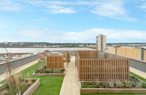 Royal Docks Apartment | City Escape - Royal Wharf 2 Bed