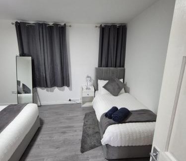 Sneinton House | City Escape Stylish 4 bedroom house in Nottingham