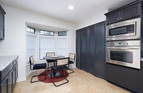 Whispering Oaks House | City Gem w/Pool | MovieTheater&PuttPutt