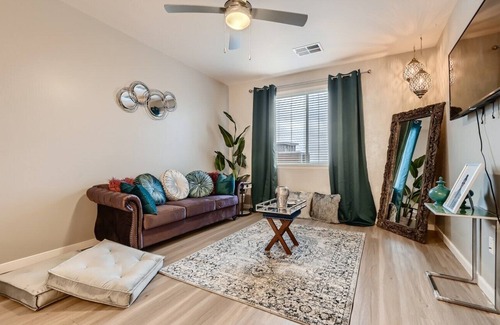Downtown Baltimore Apartment | City Gems : Harbor: Sports: Fine Dining: Casino