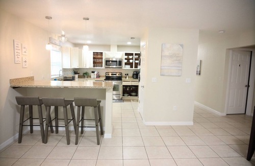 Lakeland House | City Lights Queen Bedroom with Shared Lavatory