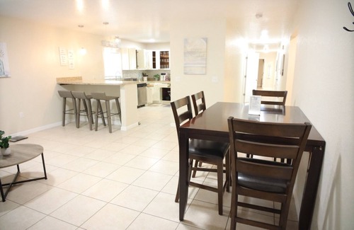 Lakeland House | City Lights Queen Bedroom with Shared Lavatory