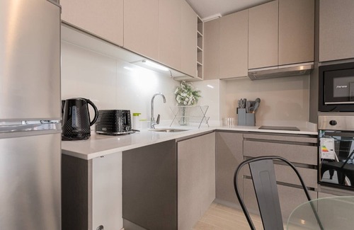 Nunoa Apartment | City Living: Apartment 1D/1B for 3