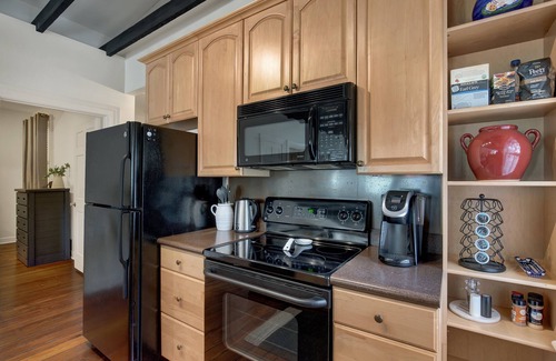 Historic District - North Condo | City Market Loft, Walk everywhere, Pool Access