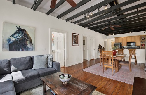 Historic District - North Condo | City Market Loft, Walk everywhere, Pool Access
