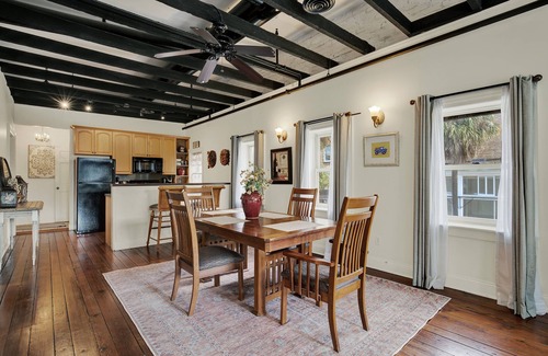 Historic District - North Condo | City Market Loft, Walk everywhere, Pool Access