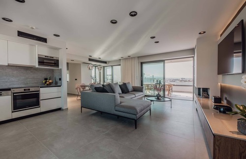 Old Town Cottage | City Moments Penthouse