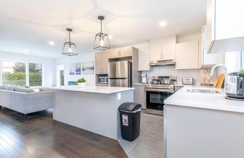 Saint-Hubert Apartment | City Oasis with Free Parking and Stylish Urban Gem