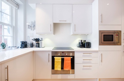 Bridge Apartment | City of London Apartment