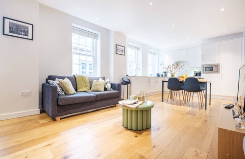 Bridge Apartment | City of London Apartment