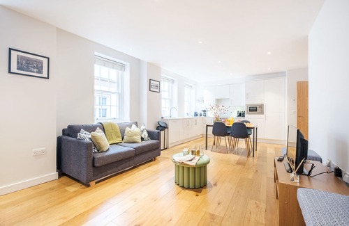 Bridge Apartment | City of London Apartment
