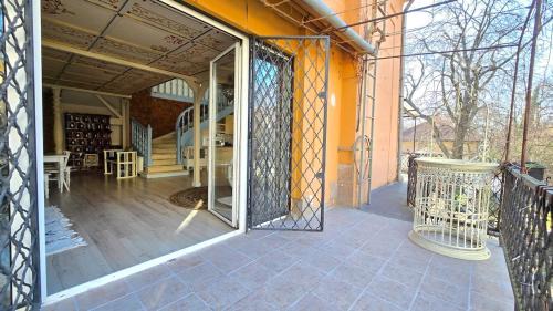 Terezvaros Apartment | City Park Gallery