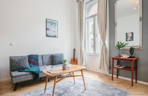 Erzsebetvaros Apartment | City Park Rest Apartment with Air Condition