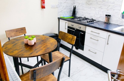 Edgbaston Apartment | City Road Birmingham Apartment from Oofy - Apt 4