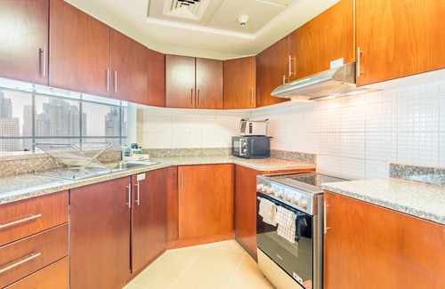 Jumeirah Lake Towers Apartment | City Skyline & Marina View, Next to JLT Lakefront & Metro