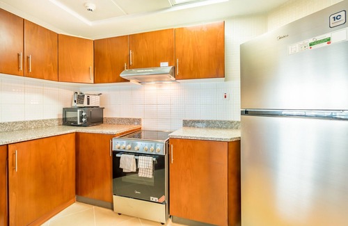 Jumeirah Lake Towers Apartment | City Skyline & Marina View, Next to JLT Lakefront & Metro