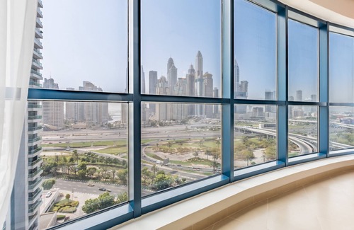 Jumeirah Lake Towers Apartment | City Skyline & Marina View, Next to JLT Lakefront & Metro