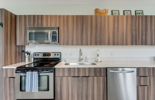 East Nashville Condo | City Skyline views from this light filled 1bd 1.5 bath condo!
