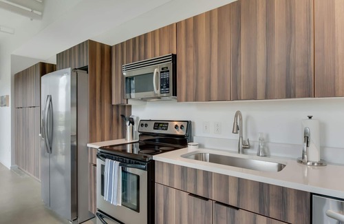 East Nashville Condo | City Skyline views from this light filled 1bd 1.5 bath condo!