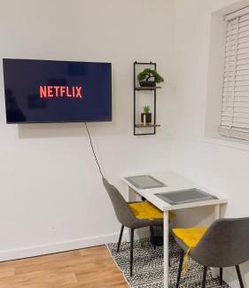 Cambridge Apartment | City Stay Studios 2