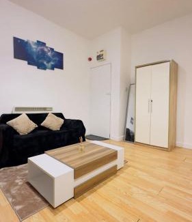 Cambridge Apartment | City Stay Studios 2