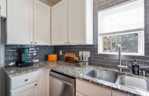Downtown House | City Vibes Modern Hideaway Near Downtown Raleigh