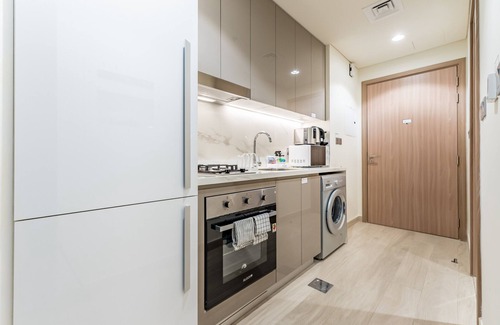 Nad Al Sheba Apartment | City View Studio Minutes Drive to Burj Khalifa, Azizi Riviera 43, Al Merkadh by Deluxe Holiday Homes