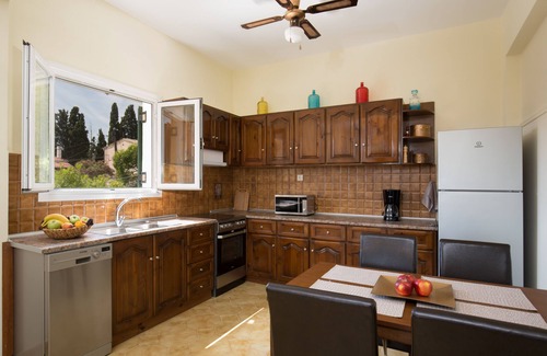 Corfu Town House | City Villa With private Pool (Trendy Area)