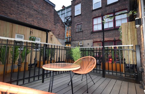 Northern Quarter House | CITYeSCAPE - 1BR, Sofa Bed, Balcony, Window Shower