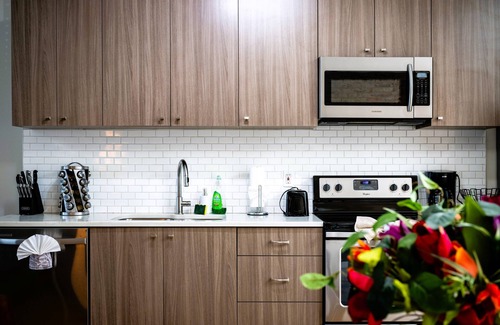 MLK University Condo | Cityscape 3- Killer Location- Sleeps 14-2 Condos