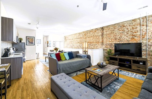 MLK University Condo | Cityscape 3- Killer Location- Sleeps 14-2 Condos