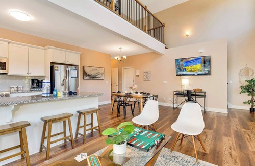 Chattanooga House | Cityscape Haven at Missionary Ridge with a hot tub