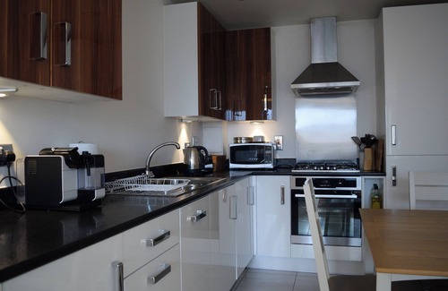 Notting Dale Apartment | Cityscape Views | Pvt Balcony | 1BD | Notting Hill