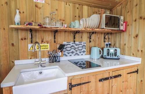 Llandrindod Wells Cottage | CLAERWEN, pet friendly, with a garden in Rhayader