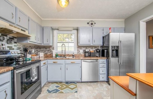 Fayetteville House | Clairborne Inn Summar