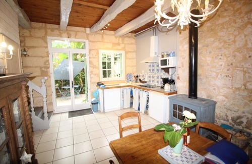 Bergerac House | Claires' house terrace: couze saint front ,flowers, sun, quiet ,pets welcome