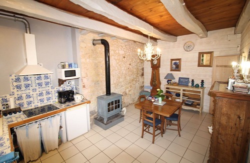 Bergerac House | Claires' house terrace: couze saint front ,flowers, sun, quiet ,pets welcome