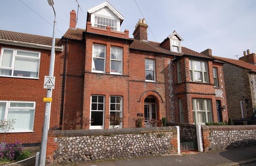 Sheringham House | Clarendon - a house that sleeps 10 guests in 5 bedrooms