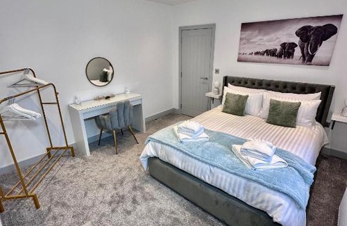 Skegness Villa | Clarendon House - Hot Tub
